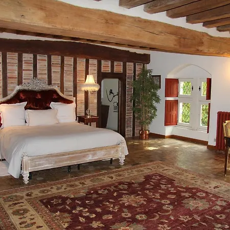 Demeure Des Vieux Bains 4*
